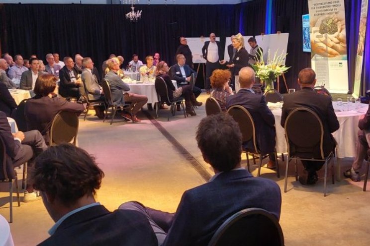 Leden Club van 100 zoeken naar nieuwe strategie Leden Club van 100 zoeken naar nieuwe strategie
