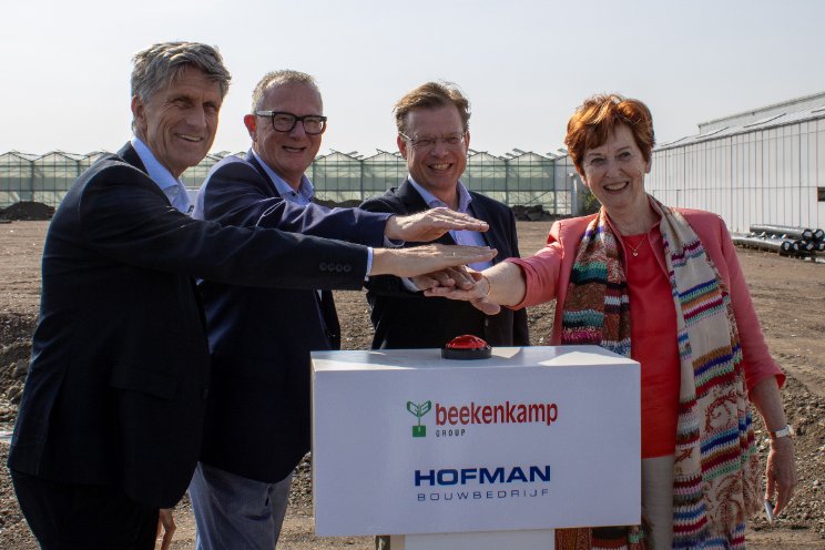 Nieuwe kas voor opkweek vollegrondsgroenten Nieuwe kas voor opkweek vollegrondsgroenten
