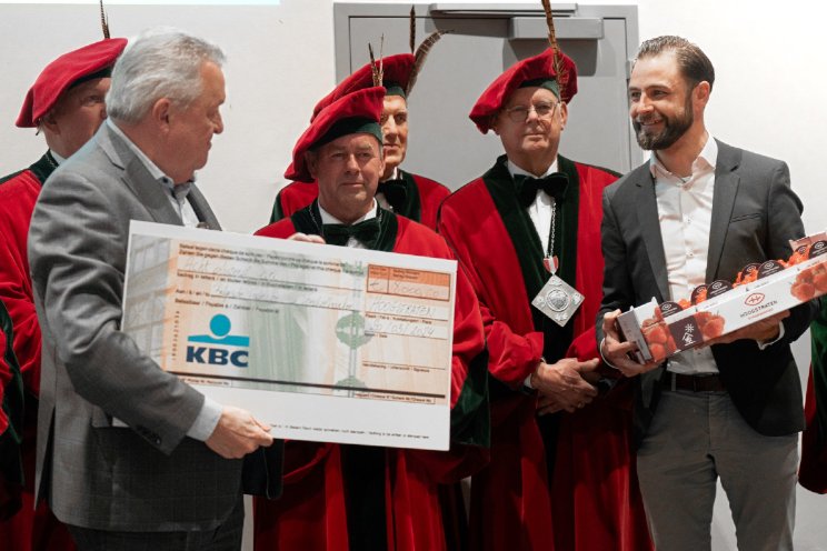 Coöperatie Hoogstraten veilt voor goede doel Coöperatie Hoogstraten veilt voor goede doel