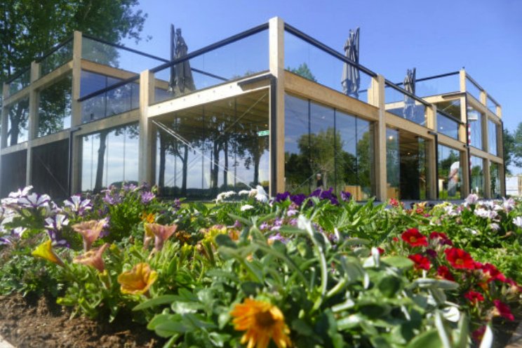 Ook houten gebouw Floriade in de verkoop