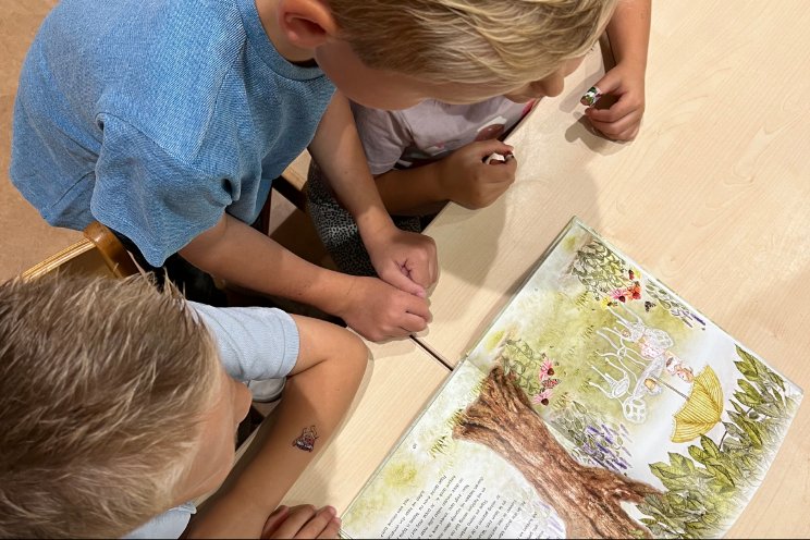 Kinderboek geeft aftrap van plantseizoen 2024