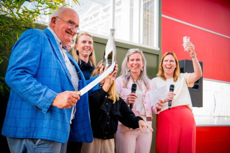 Looye opent officieel nieuwe kas Burgerveen Looye opent officieel nieuwe kas Burgerveen